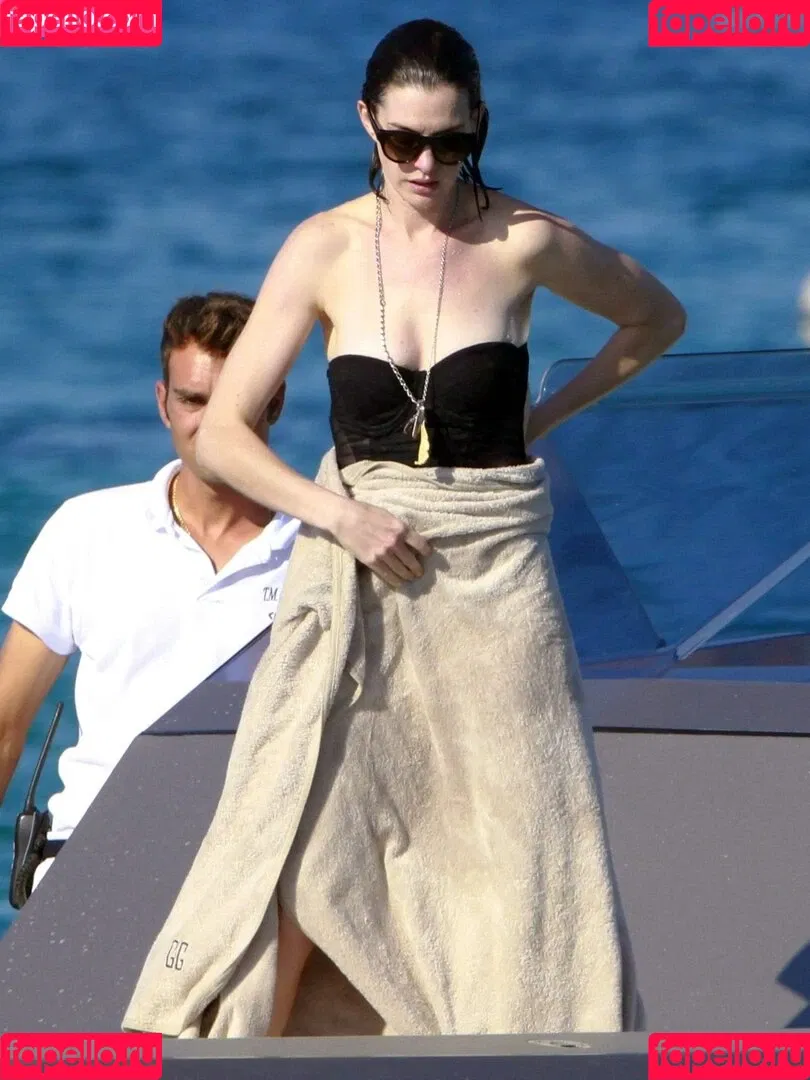 Anne Hathaway / ahathawaynews / annehathaway / heatherannie Onlyfans Photo Gallery 