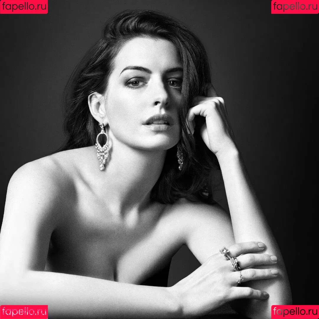 Anne Hathaway / ahathawaynews / annehathaway / heatherannie Onlyfans Photo Gallery 