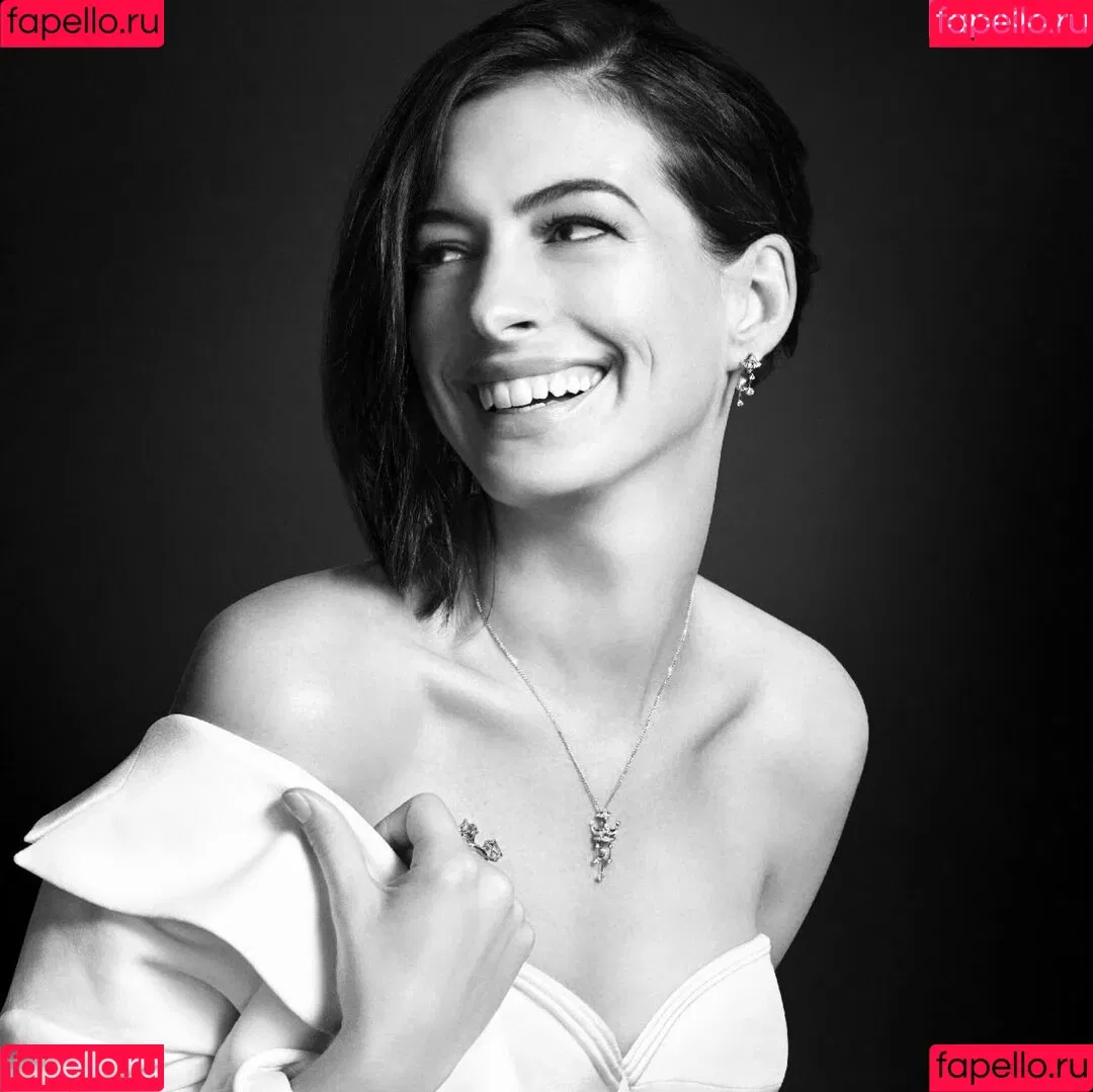 Anne Hathaway / ahathawaynews / annehathaway / heatherannie Onlyfans Photo Gallery 