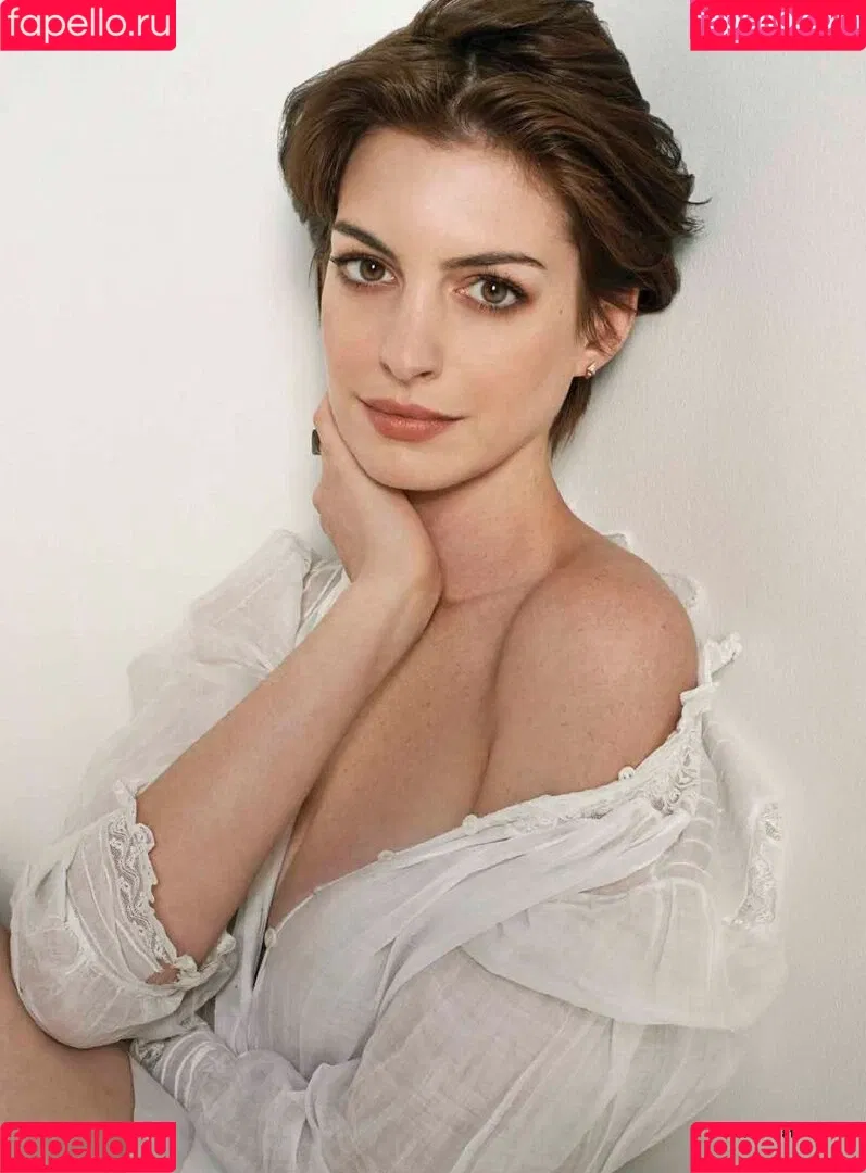 Anne Hathaway / ahathawaynews / annehathaway / heatherannie Onlyfans Photo Gallery 