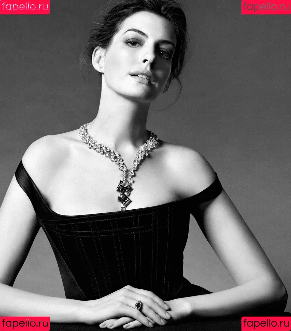 Anne Hathaway / ahathawaynews / annehathaway / heatherannie Onlyfans Photo Gallery 