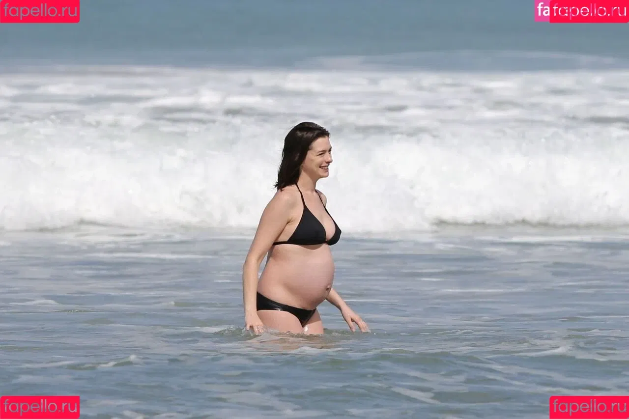 Anne Hathaway / ahathawaynews / annehathaway / heatherannie Onlyfans Photo Gallery 