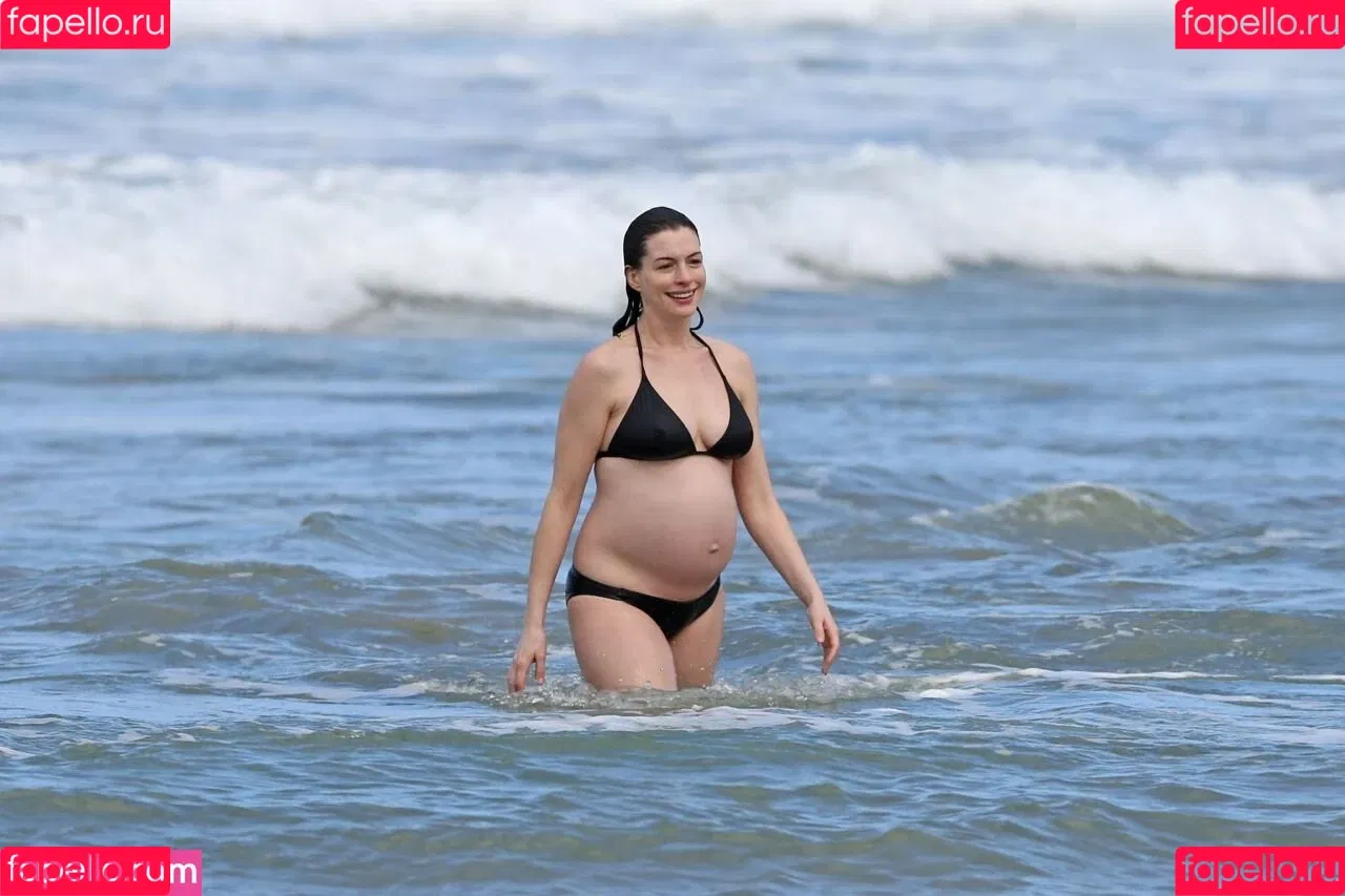 Anne Hathaway / ahathawaynews / annehathaway / heatherannie Onlyfans Photo Gallery 