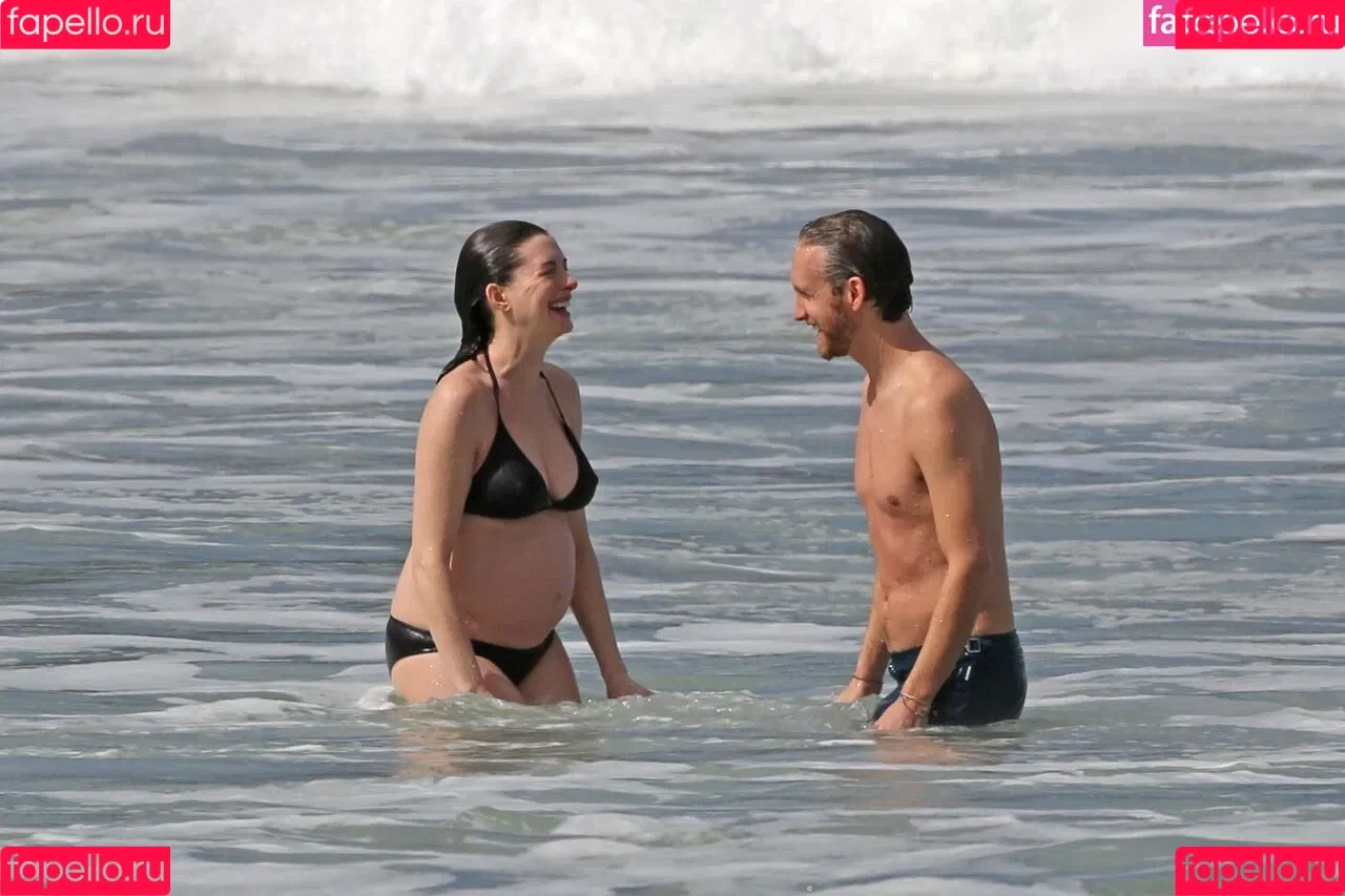 Anne Hathaway / ahathawaynews / annehathaway / heatherannie Onlyfans Photo Gallery 