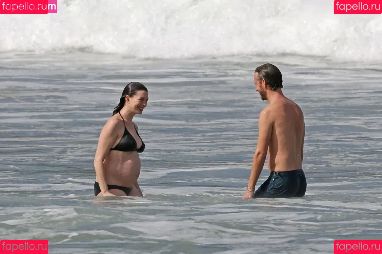 Anne Hathaway / ahathawaynews / annehathaway / heatherannie Onlyfans Photo Gallery 