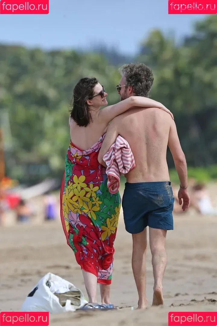 Anne Hathaway / ahathawaynews / annehathaway / heatherannie Onlyfans Photo Gallery 