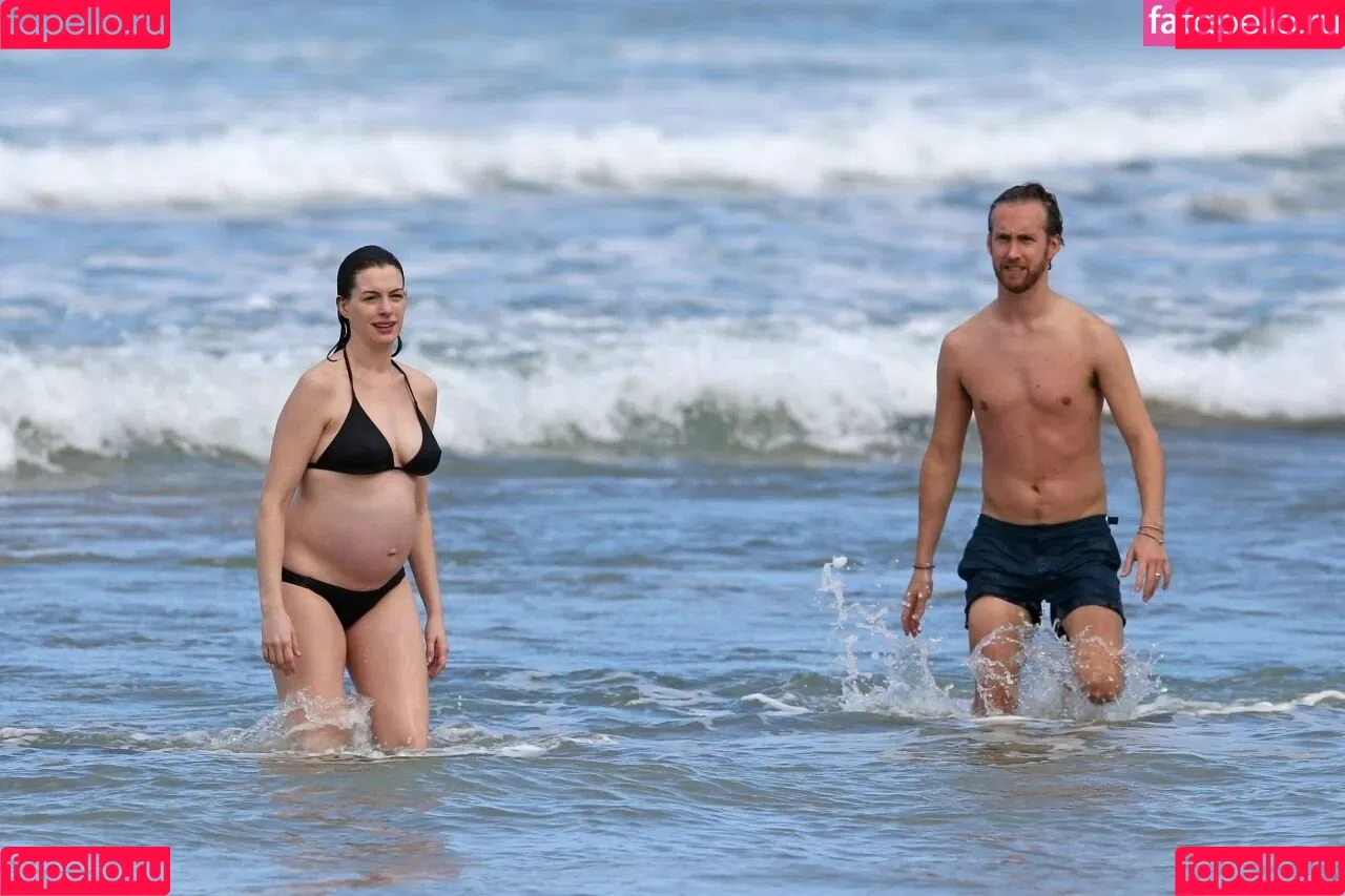 Anne Hathaway / ahathawaynews / annehathaway / heatherannie Onlyfans Photo Gallery 