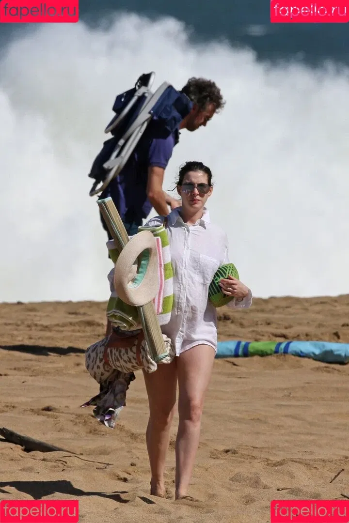 Anne Hathaway / ahathawaynews / annehathaway / heatherannie Onlyfans Photo Gallery 