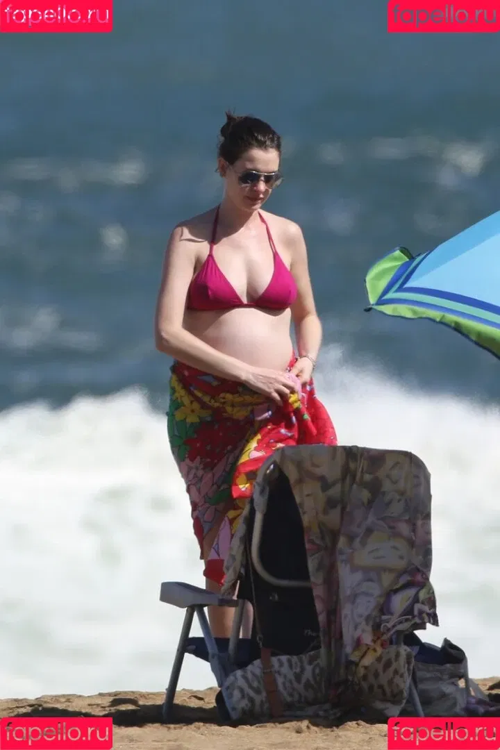 Anne Hathaway / ahathawaynews / annehathaway / heatherannie Onlyfans Photo Gallery 
