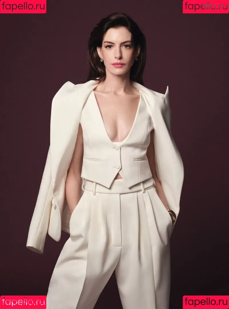 Anne Hathaway / ahathawaynews / annehathaway / heatherannie Onlyfans Photo Gallery 