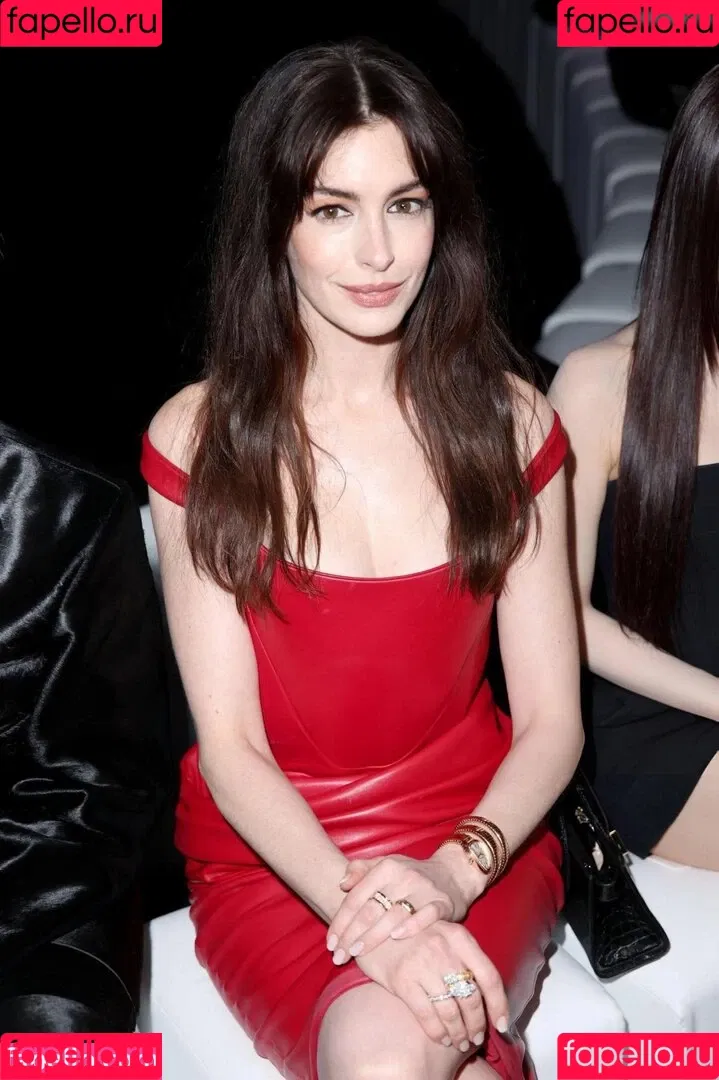 Anne Hathaway / ahathawaynews / annehathaway / heatherannie Onlyfans Photo Gallery 