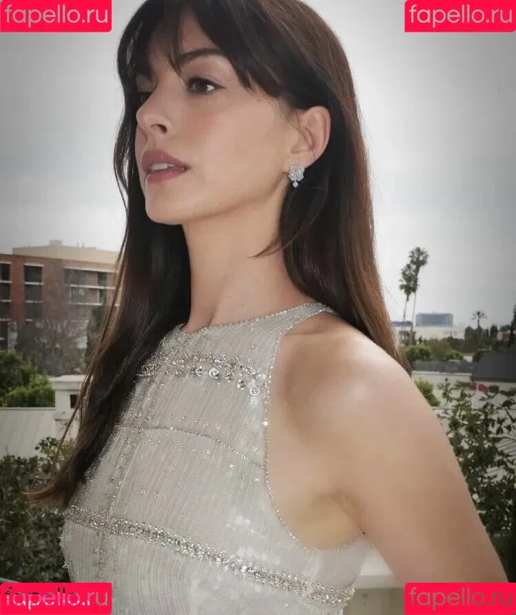 Anne Hathaway / ahathawaynews / annehathaway / heatherannie Onlyfans Photo Gallery 