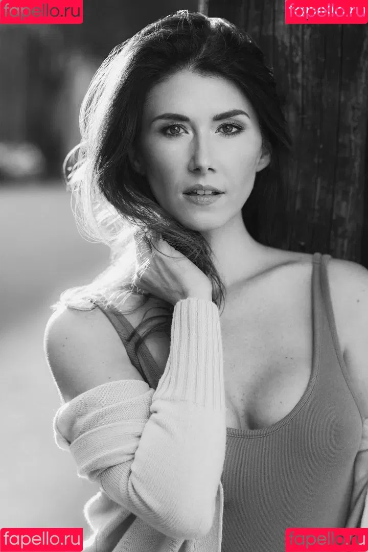 Jewel Staite / JewelStaite Onlyfans Photo Gallery 