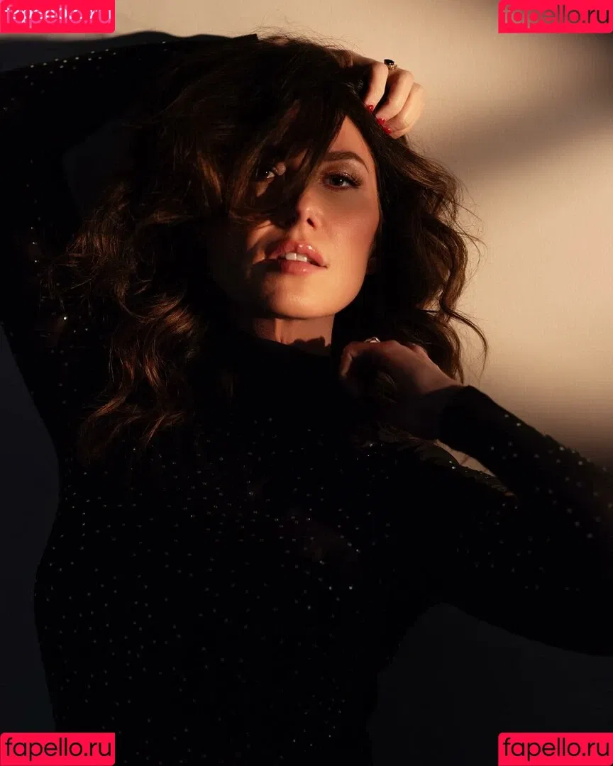 Jewel Staite / JewelStaite Onlyfans Photo Gallery 