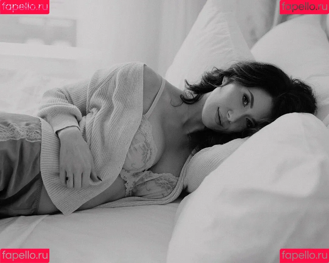 Jewel Staite / JewelStaite Onlyfans Photo Gallery 