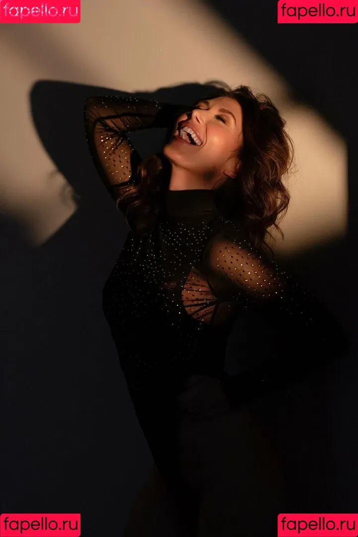 Jewel Staite / JewelStaite Onlyfans Photo Gallery 