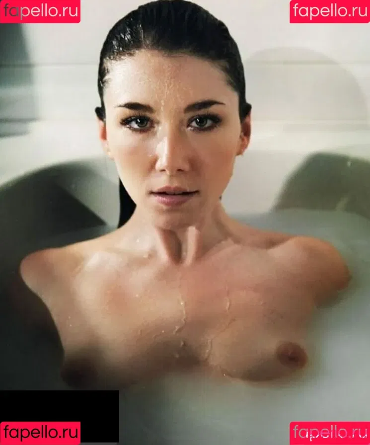 Jewel Staite / JewelStaite Onlyfans Photo Gallery 
