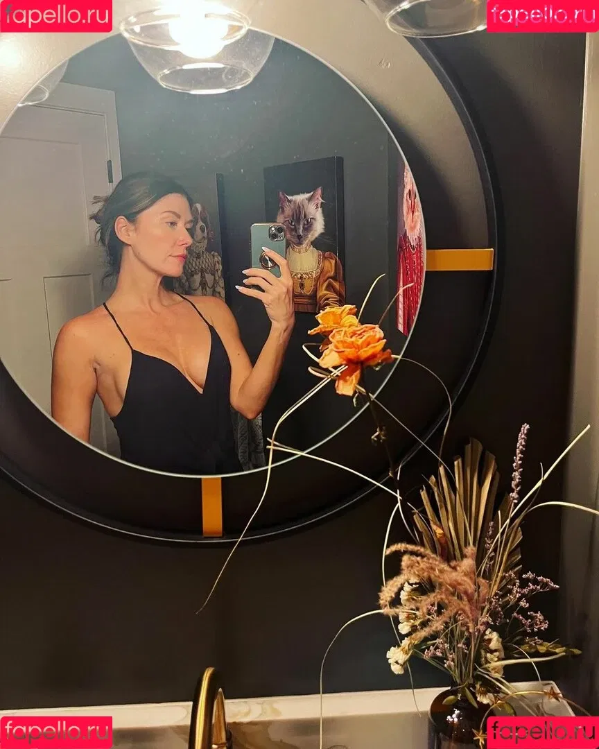 Jewel Staite / JewelStaite Onlyfans Photo Gallery 