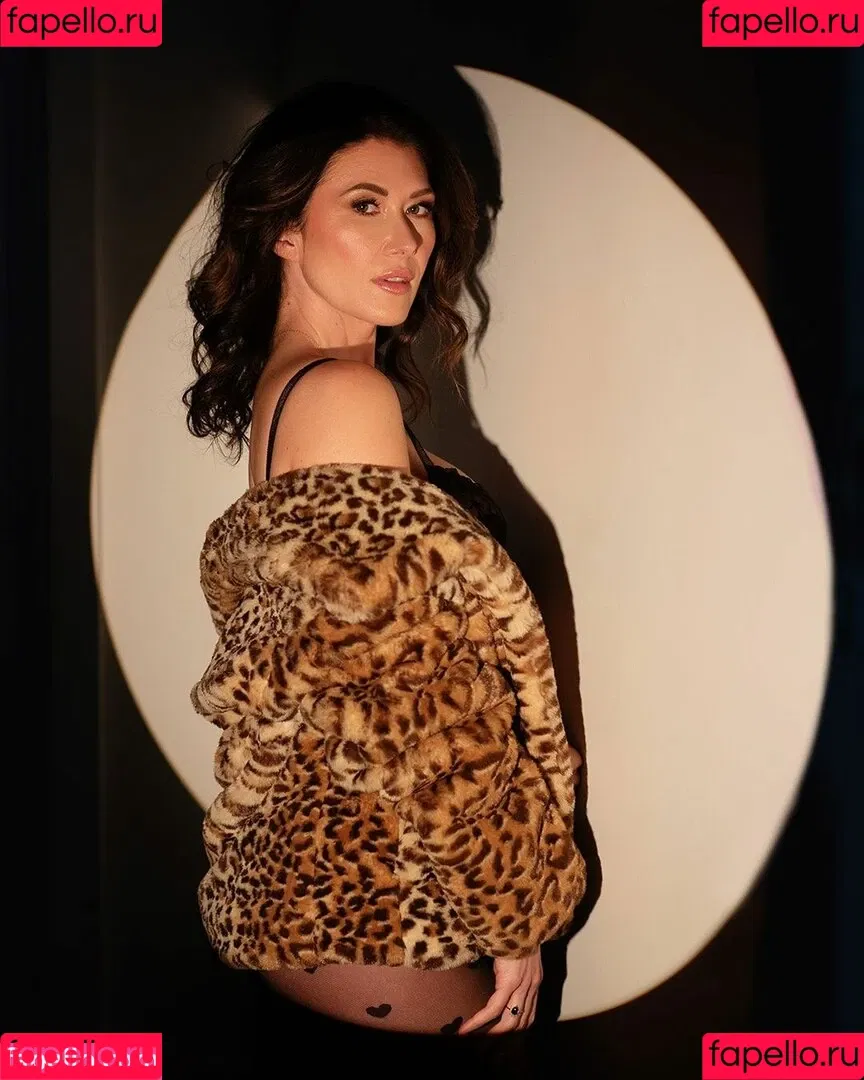 Jewel Staite / JewelStaite Onlyfans Photo Gallery 