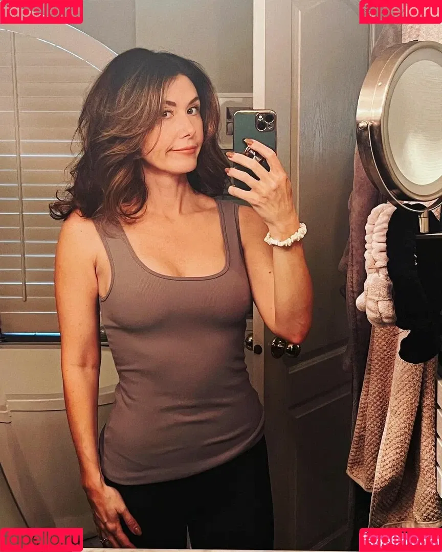 Jewel Staite / JewelStaite Onlyfans Photo Gallery 