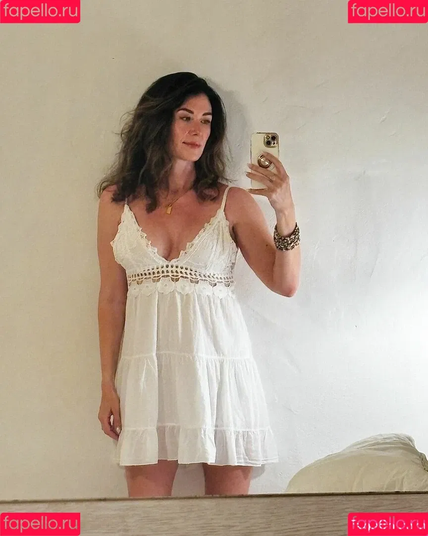 Jewel Staite / JewelStaite Onlyfans Photo Gallery 