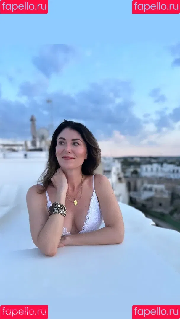 Jewel Staite / JewelStaite Onlyfans Photo Gallery 