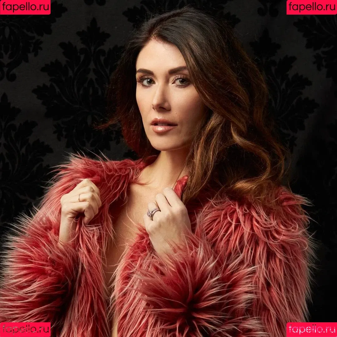 Jewel Staite / JewelStaite Onlyfans Photo Gallery 