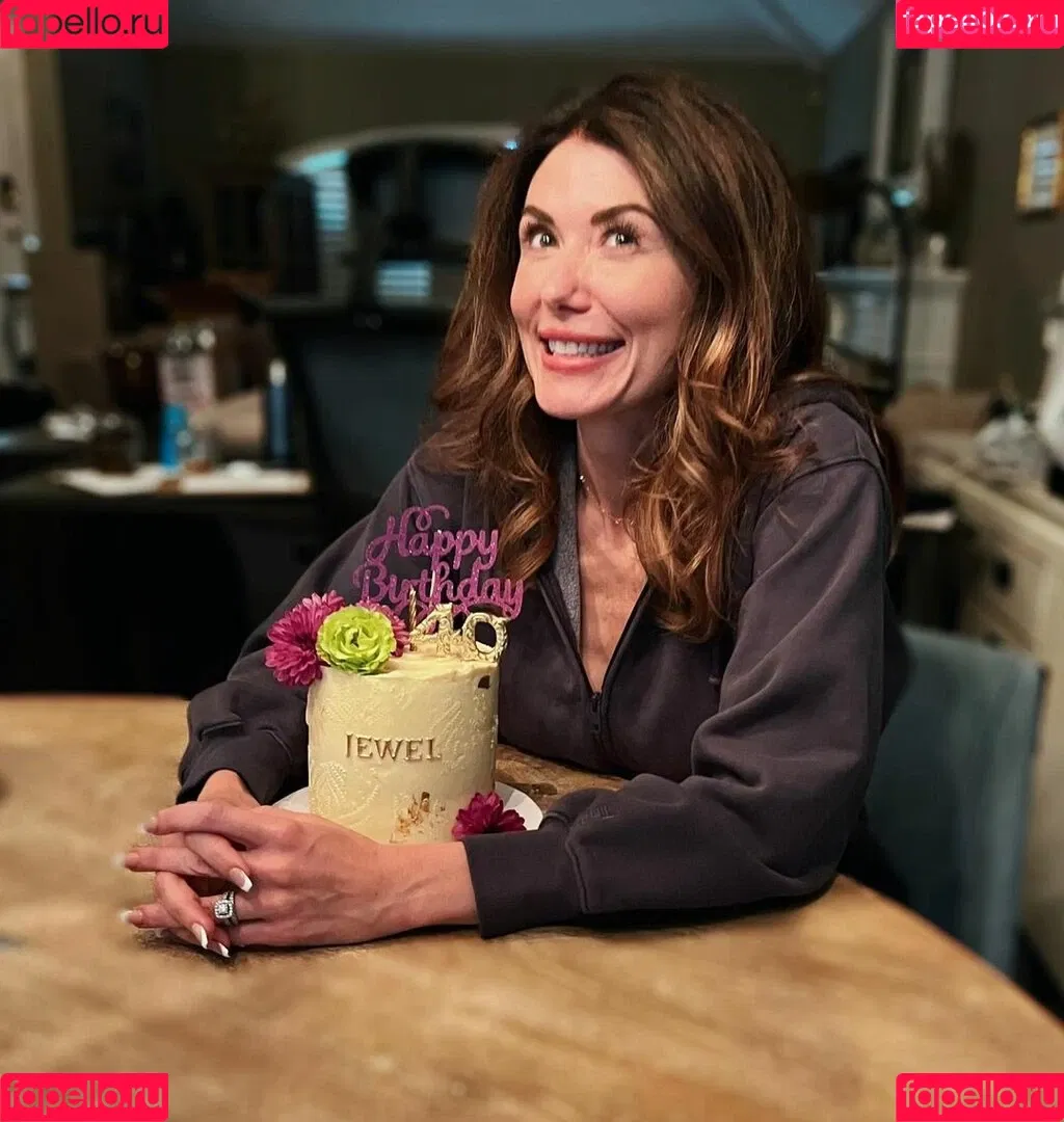 Jewel Staite / JewelStaite Onlyfans Photo Gallery 