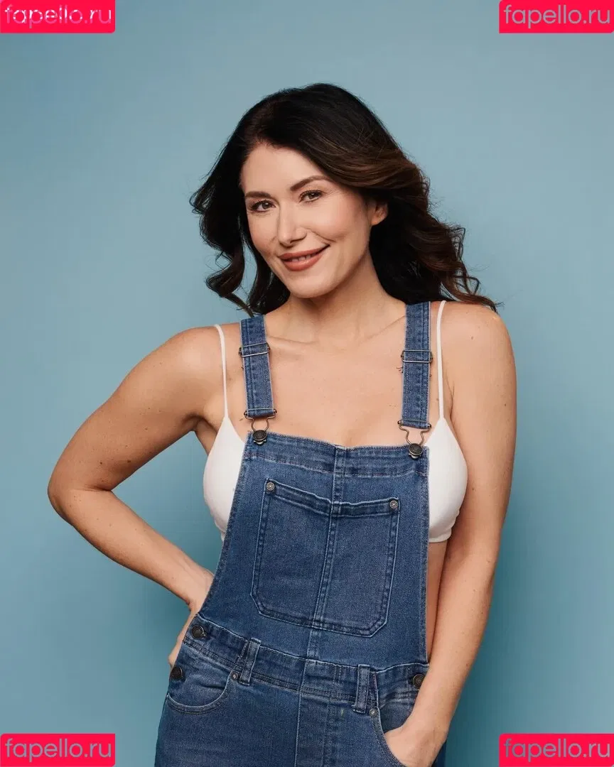 Jewel Staite / JewelStaite Onlyfans Photo Gallery 