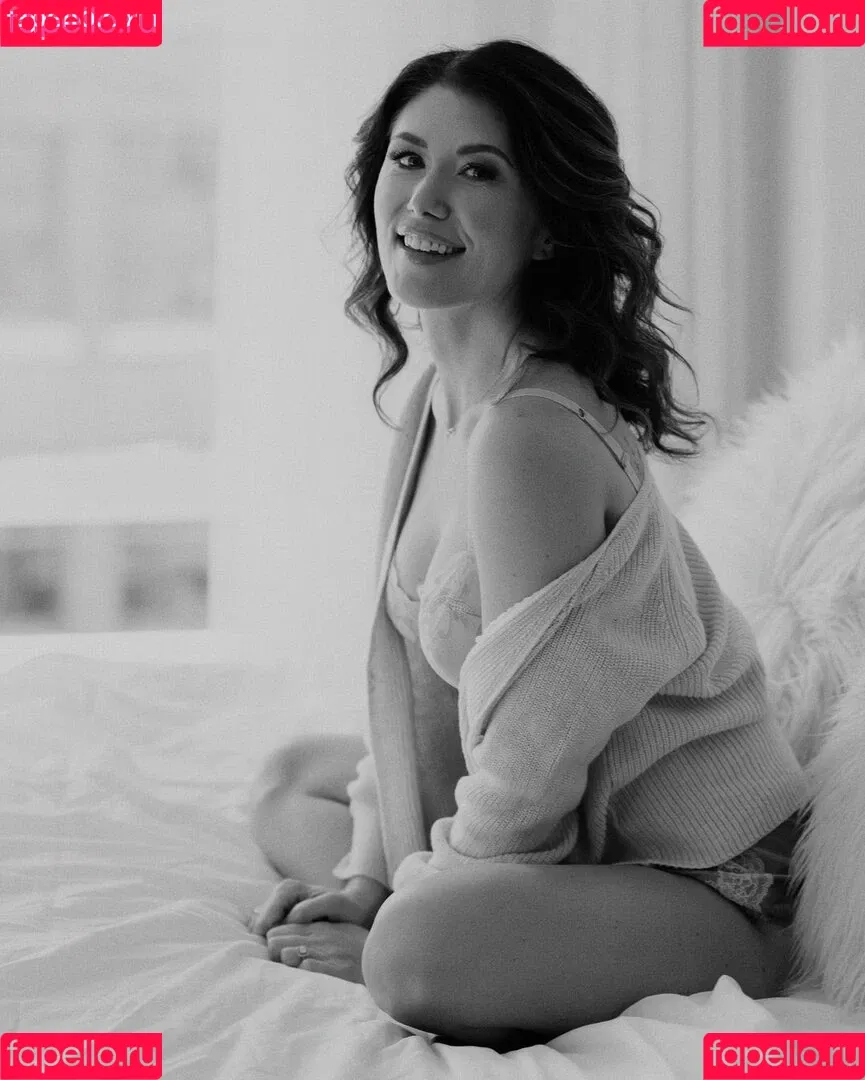 Jewel Staite / JewelStaite Onlyfans Photo Gallery 