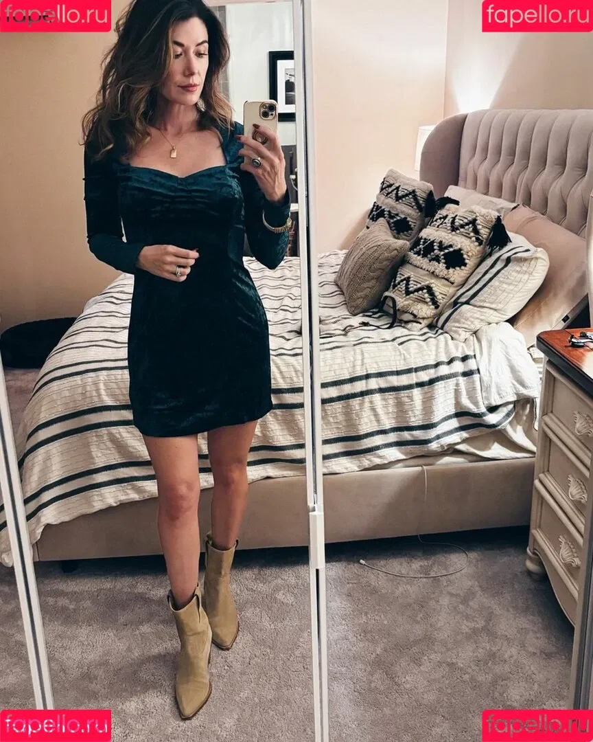 Jewel Staite / JewelStaite Onlyfans Photo Gallery 