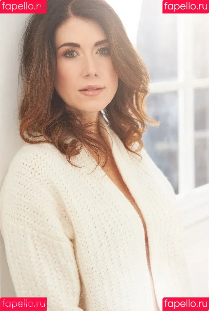 Jewel Staite / JewelStaite Onlyfans Photo Gallery 