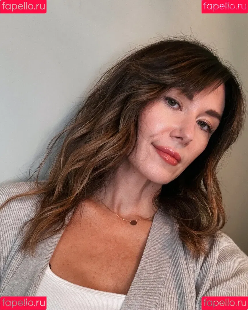 Jewel Staite / JewelStaite Onlyfans Photo Gallery 