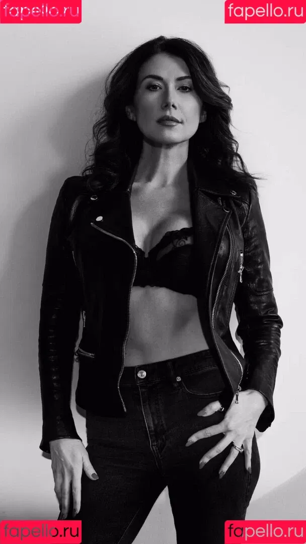 Jewel Staite / JewelStaite Onlyfans Photo Gallery 