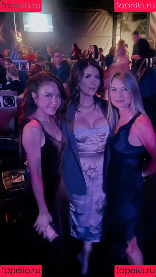 Jewel Staite / JewelStaite Onlyfans Photo Gallery 