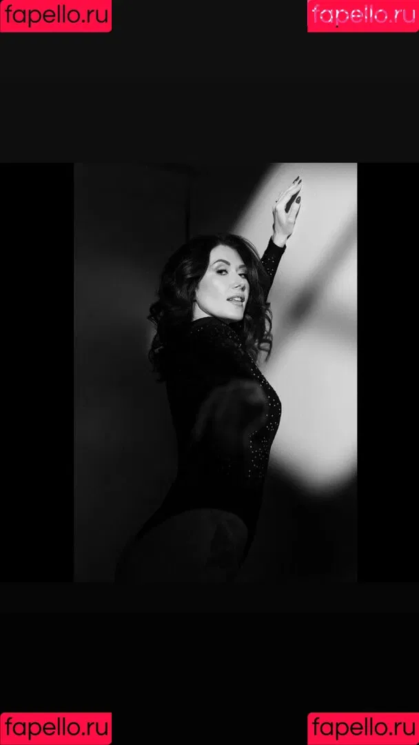 Jewel Staite / JewelStaite Onlyfans Photo Gallery 