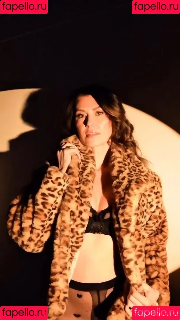 Jewel Staite / JewelStaite Onlyfans Photo Gallery 