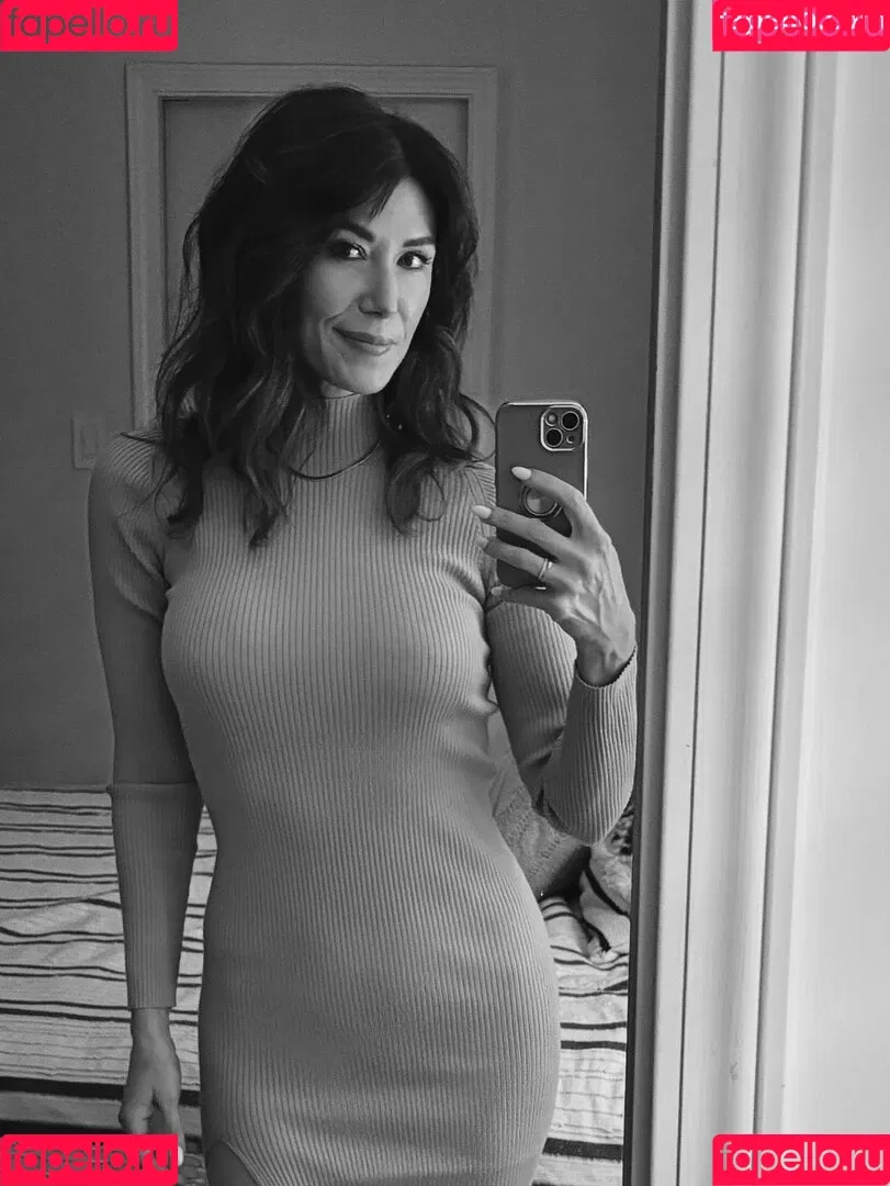 Jewel Staite / JewelStaite Onlyfans Photo Gallery 