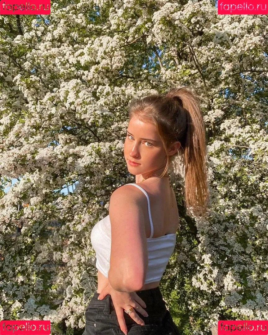 Mira.004 / model_mira Onlyfans Photo Gallery 