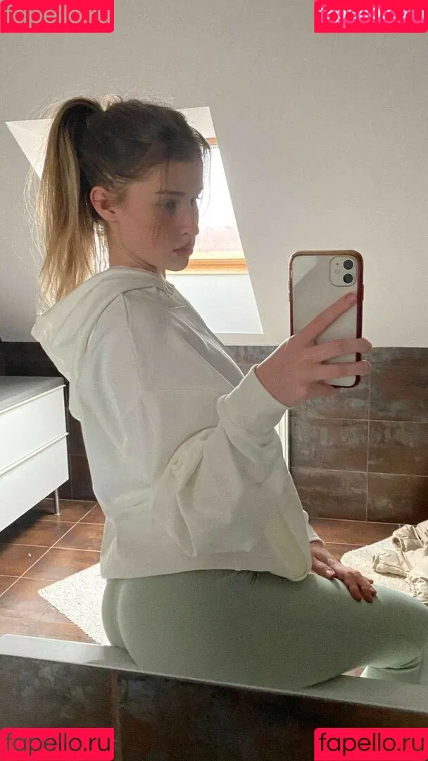 Mira.004 / model_mira Onlyfans Photo Gallery 