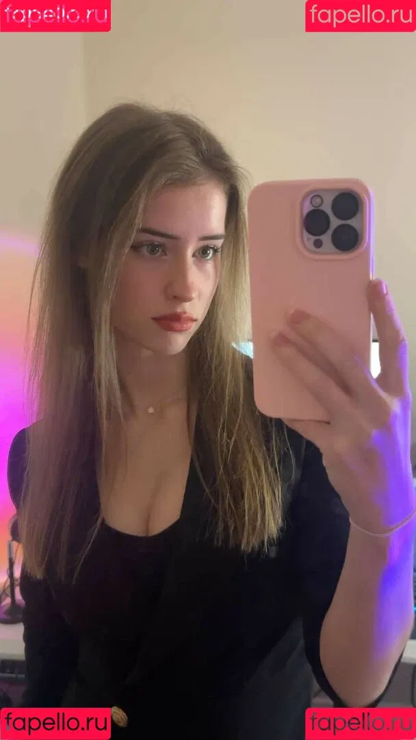 Mira.004 / model_mira Onlyfans Photo Gallery 