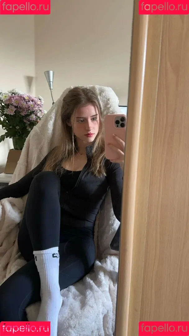 Mira.004 / model_mira Onlyfans Photo Gallery 
