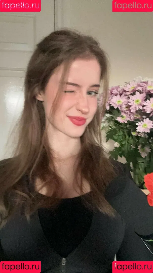 Mira.004 / model_mira Onlyfans Photo Gallery 