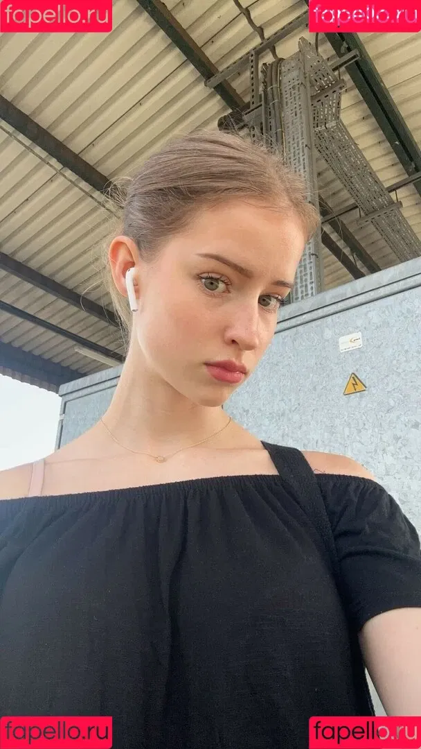Mira.004 / model_mira Onlyfans Photo Gallery 