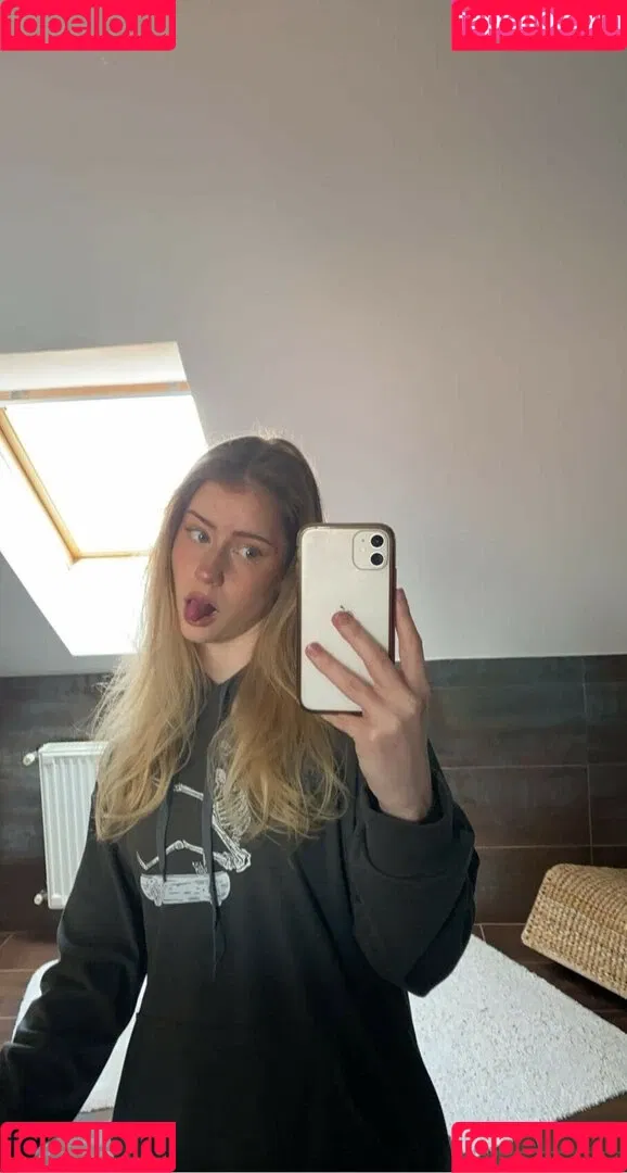 Mira.004 / model_mira Onlyfans Photo Gallery 