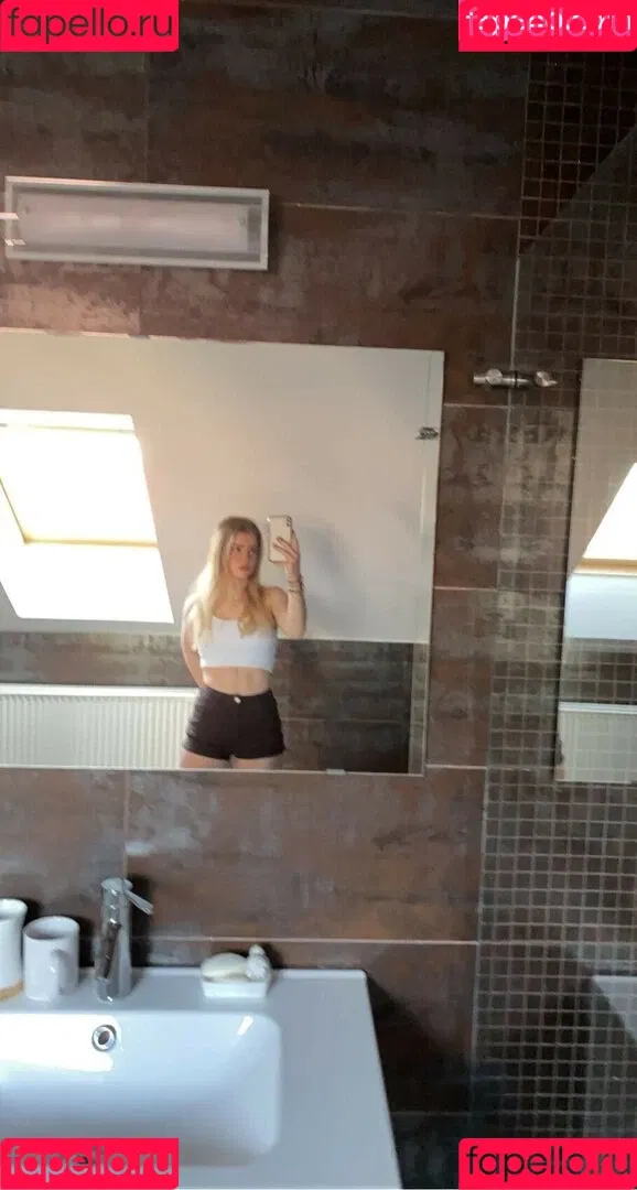 Mira.004 / model_mira Onlyfans Photo Gallery 