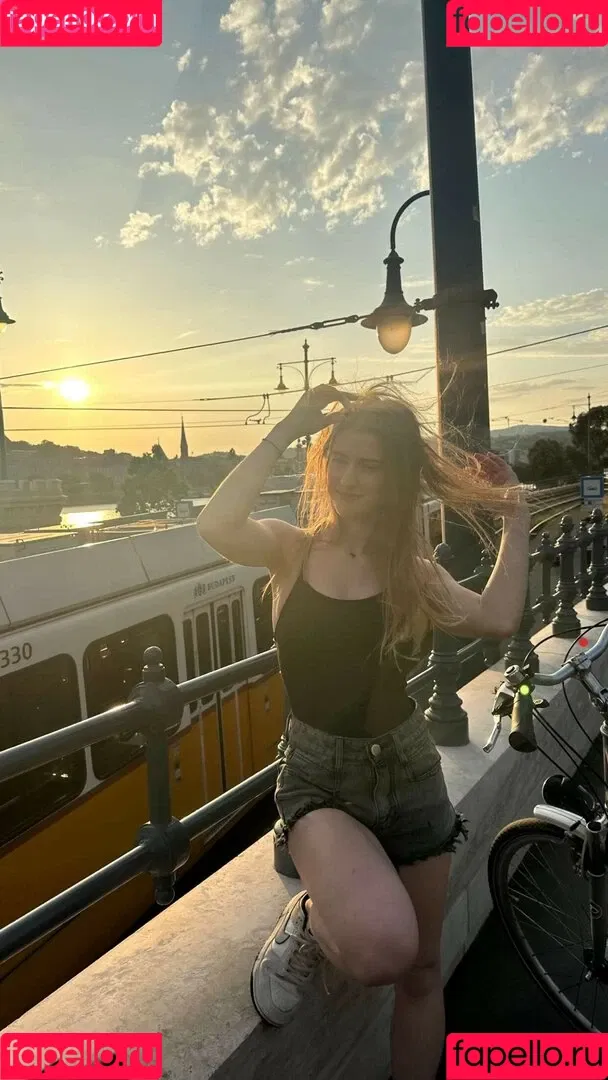 Mira.004 / model_mira Onlyfans Photo Gallery 
