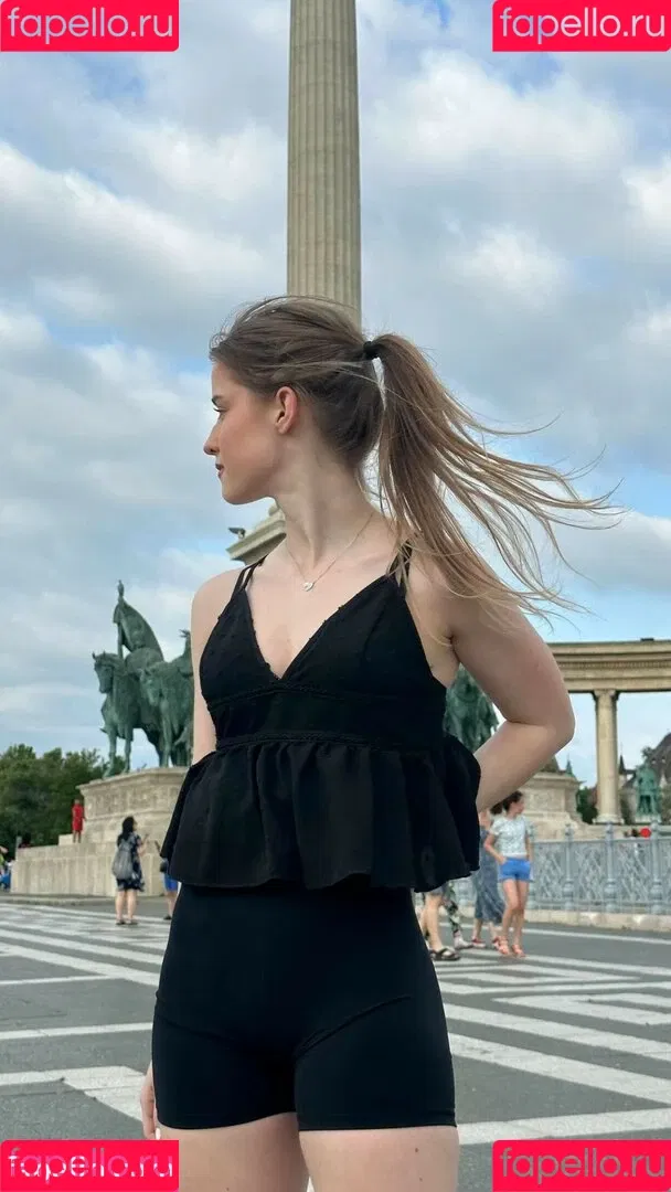 Mira.004 / model_mira Onlyfans Photo Gallery 