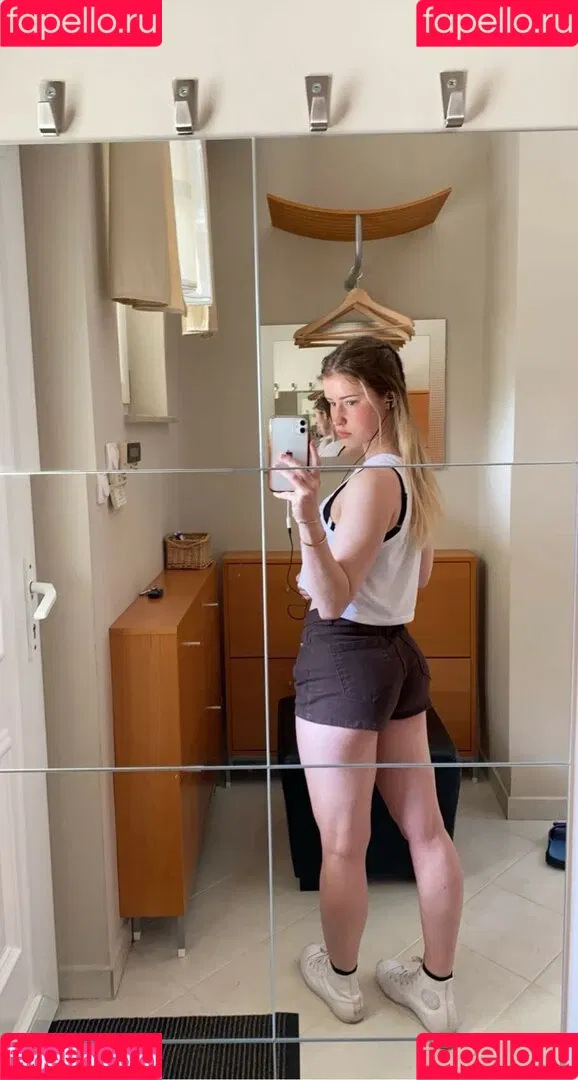 Mira.004 / model_mira Onlyfans Photo Gallery 