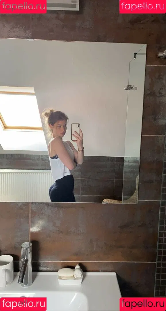 Mira.004 / model_mira Onlyfans Photo Gallery 